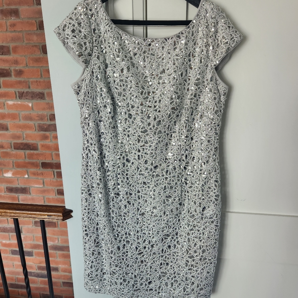 Short plus size Adrianna Papell sequin dress size 14W